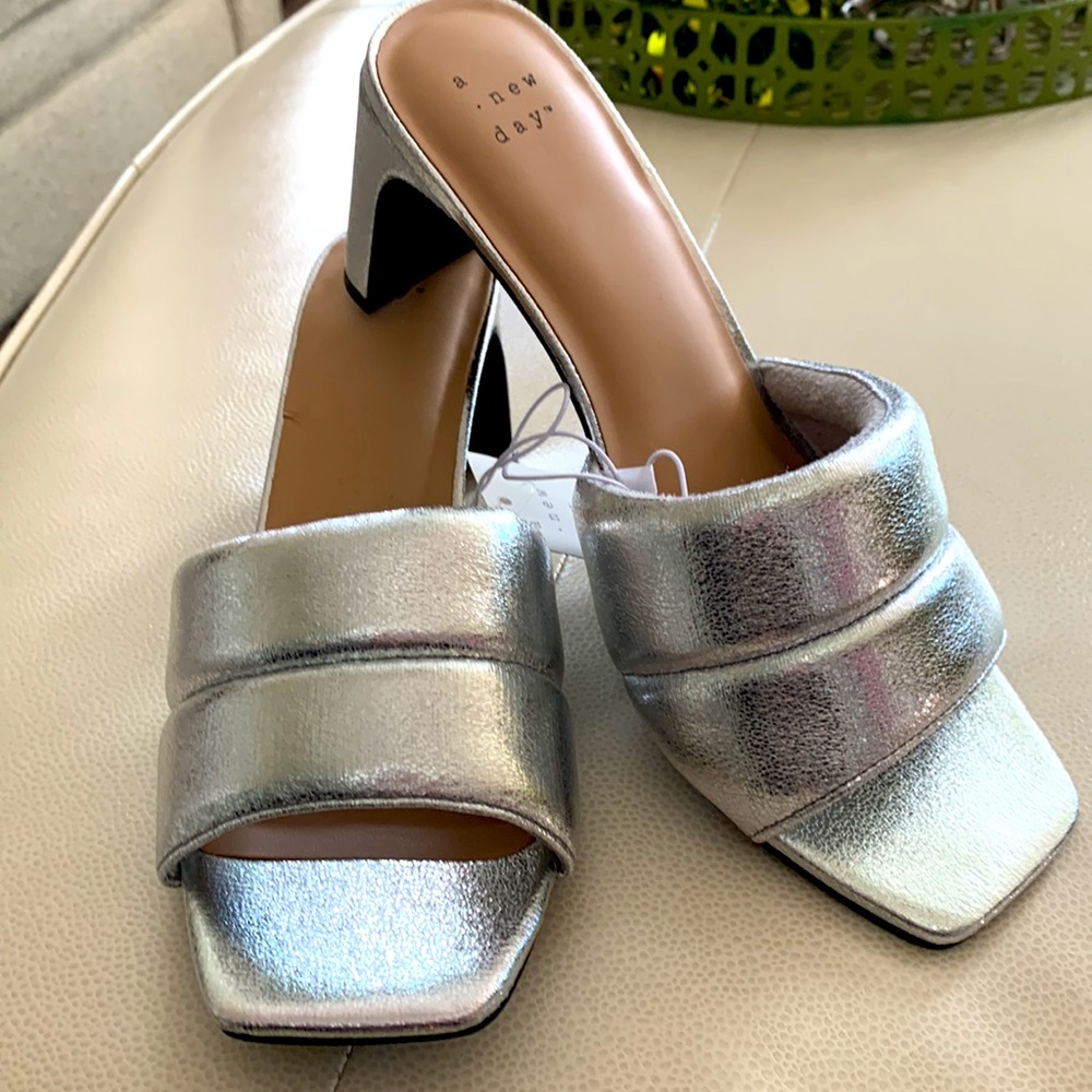 A New Day Block Heel Sandals- 8 Silver NWT Open Toe Glam Summer Versatile